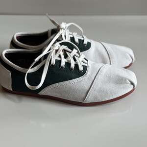 TOMS Cordones Canvas Saddle Shoes Sneaker Green White Women’s 8